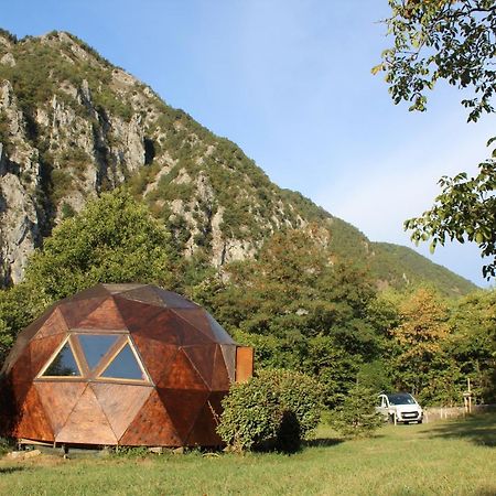 Igloowood Hotel Roquebilliere Bagian luar foto